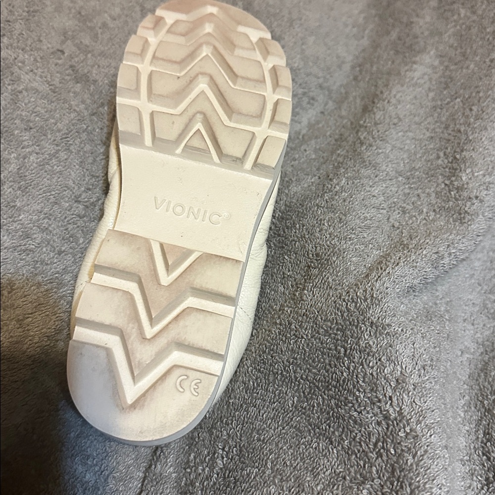 Vionic shoes - Picture 3 of 3